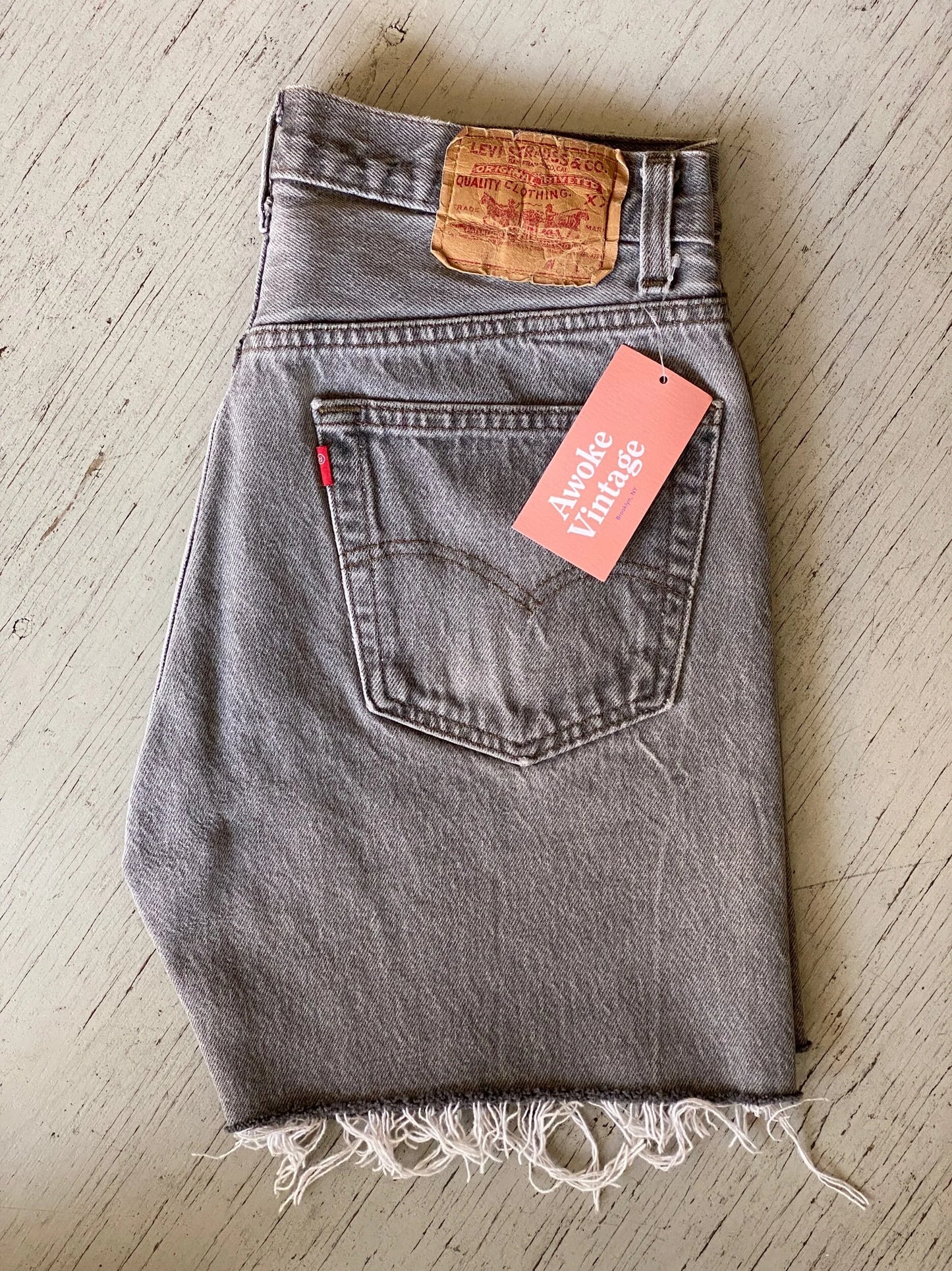 Levi's 501 Cutoff Shorts– W: 29"