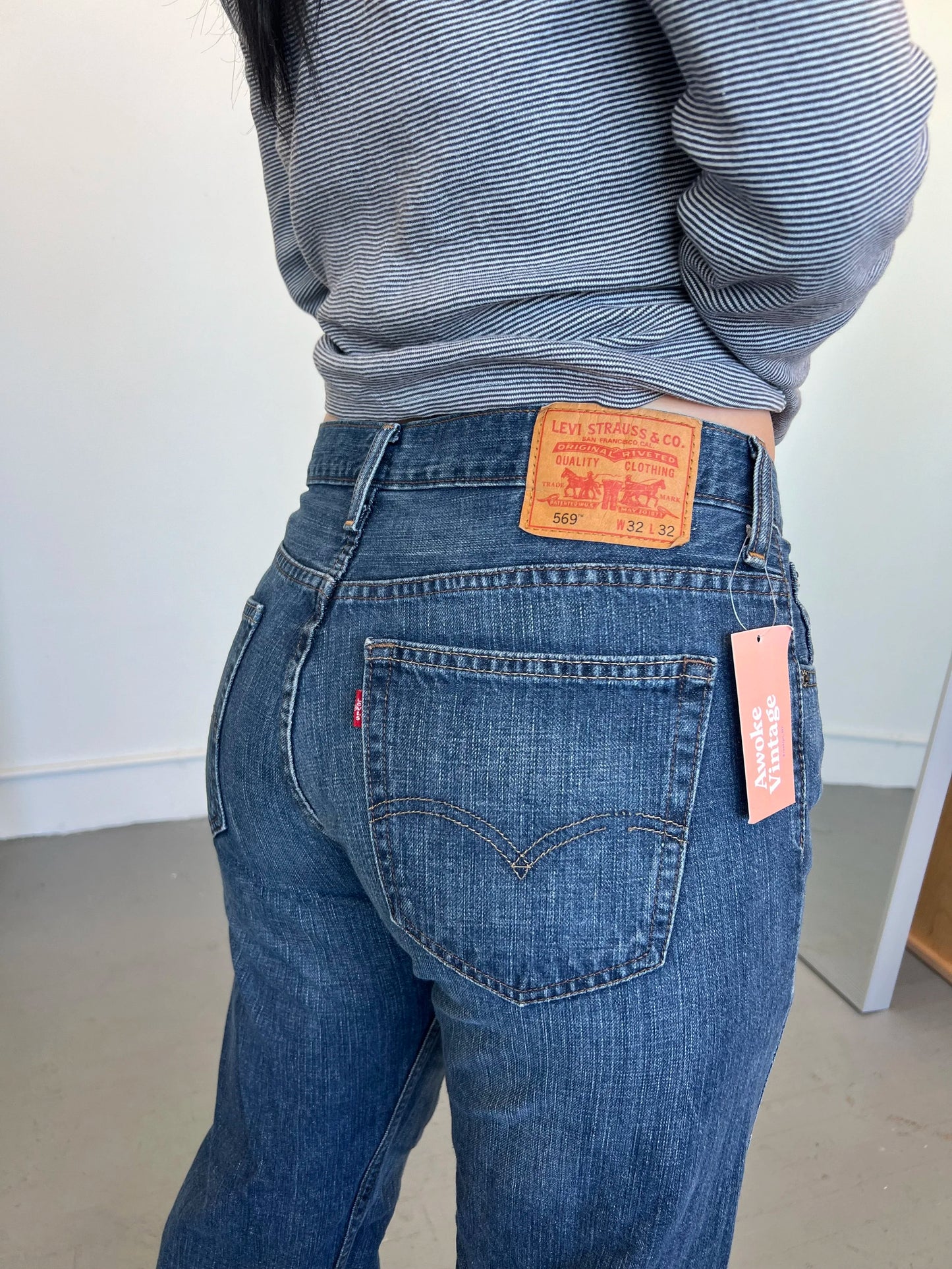 Levi Low Rise Straight Jeans - W: 32"
