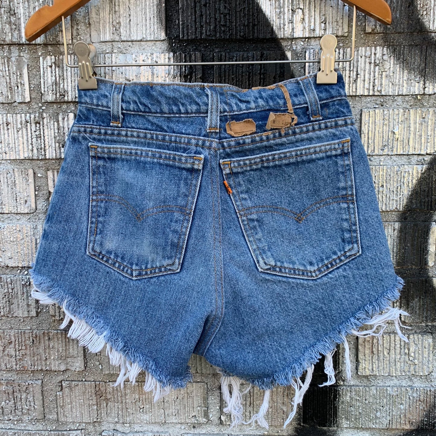 Levis 550 Cutoff Shorts– W: 25"