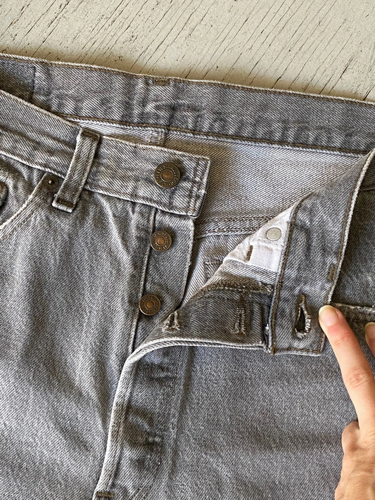 Levi's 501 Cutoff Shorts– W: 29"